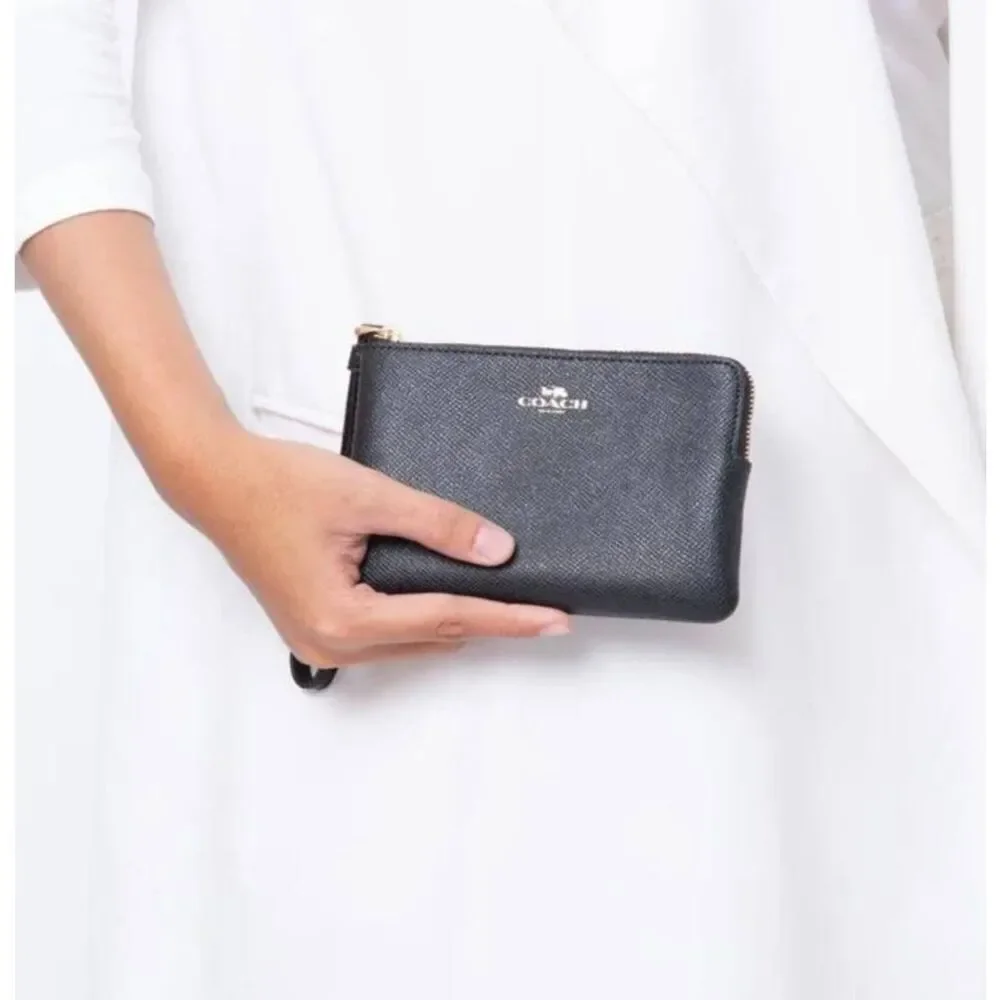 NWT COACH WRISTLET - Picture 5 of 8